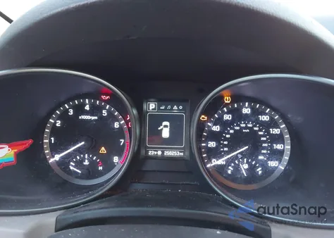 2017 Hyundai Santa Fe Se z USA, uszkodzony, nr VIN KM8SMDHF8HU181412